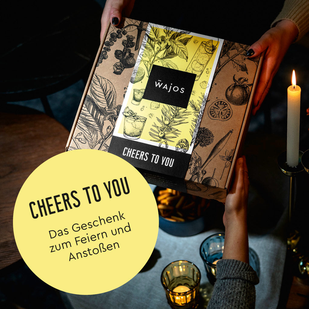 Wajos Geschenkset Cheers Geschenkeübergabe